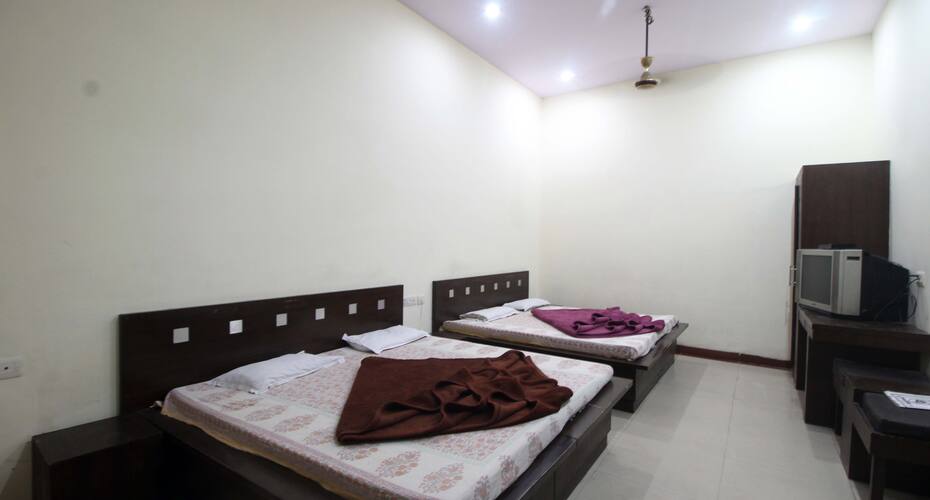Sun Flower Inn, New Delhi 5